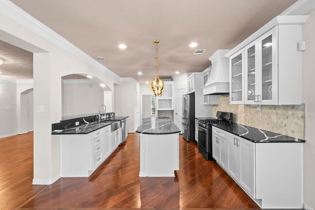 Building Photo - 5526 Darschelle Dr