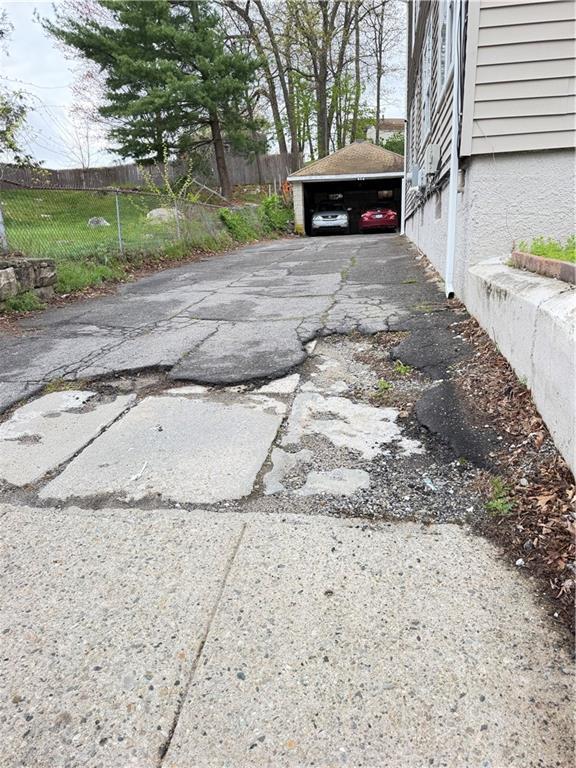 Building Photo - 694 Killingly St