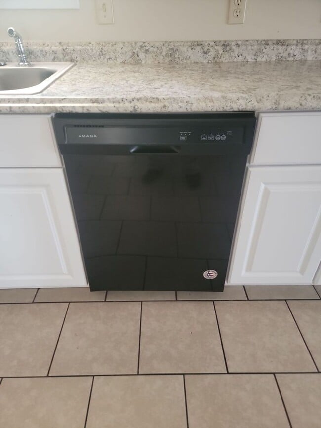Building Photo - 3 BD 1.5 BA Ocean Springs Rental in the Go...
