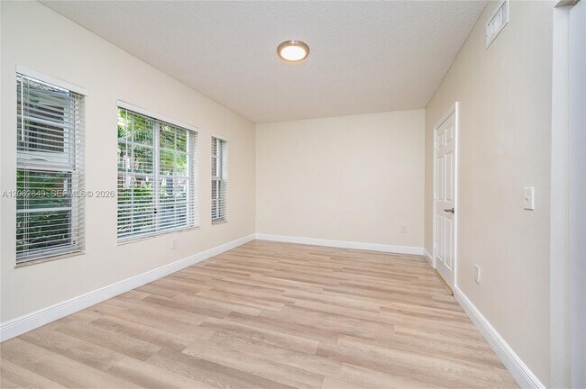 Building Photo - 2482 Centergate Dr