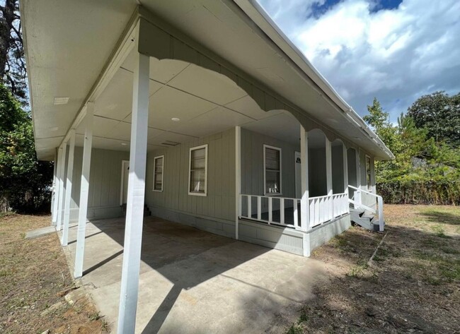 Building Photo - Spacious 3-Bedroom, 2-Bath Home in Silsbee...