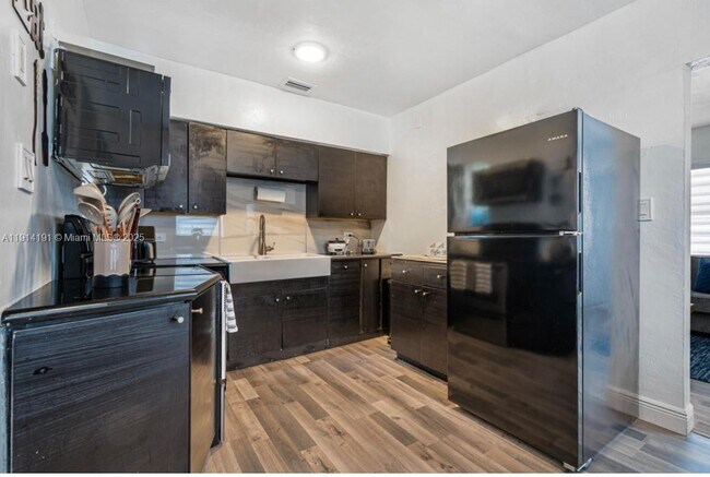 Building Photo - 1021 NW 37th Ave