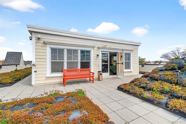 Building Photo - 225 Stanley Ave