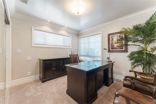 Building Photo - 14022 Elmbrook Dr