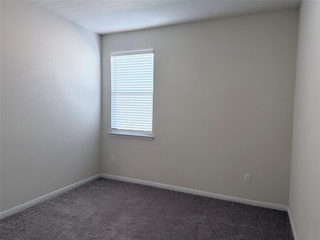 Building Photo - 605 Elm Green St