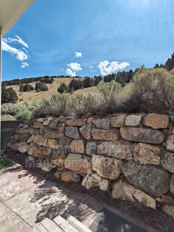 Building Photo - 2896 E Lookout Dr