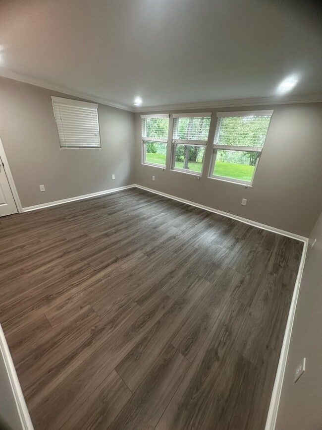 Building Photo - 1572 E Pine Lake Cir
