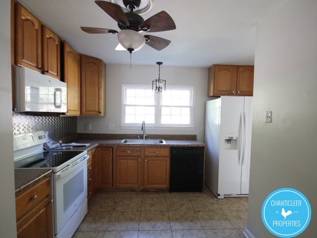 Building Photo - 1329 Springlawn Ct