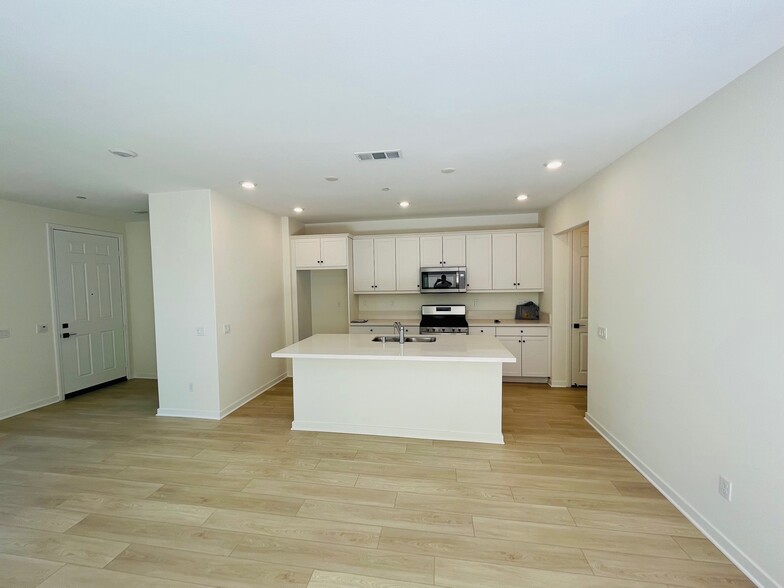 Building Photo - 27057 Trail View Ln
