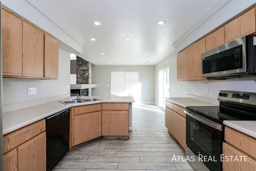 Building Photo - 4834 N Genoa St