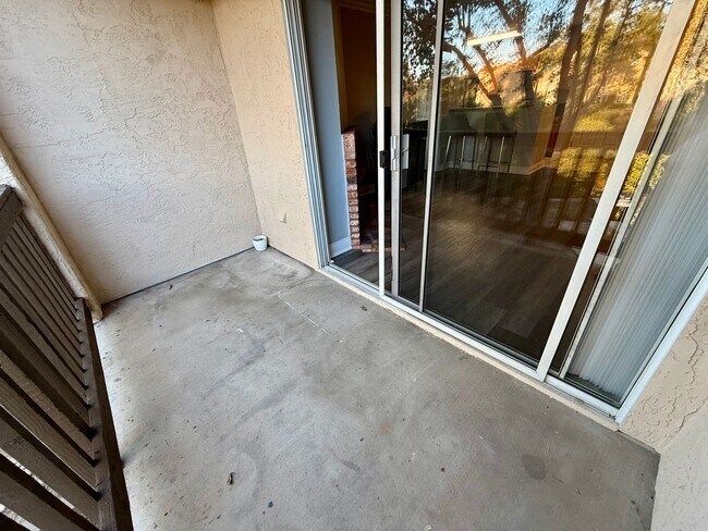 Building Photo - Spacious and Modern 2BR Condo in UTC, San Diego