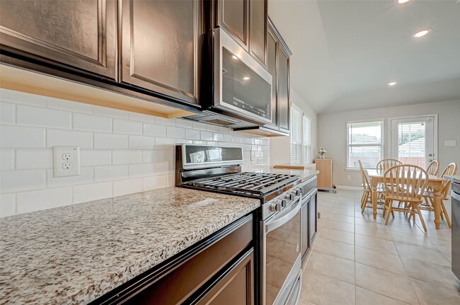 Building Photo - 3206 Dry Creek Dr
