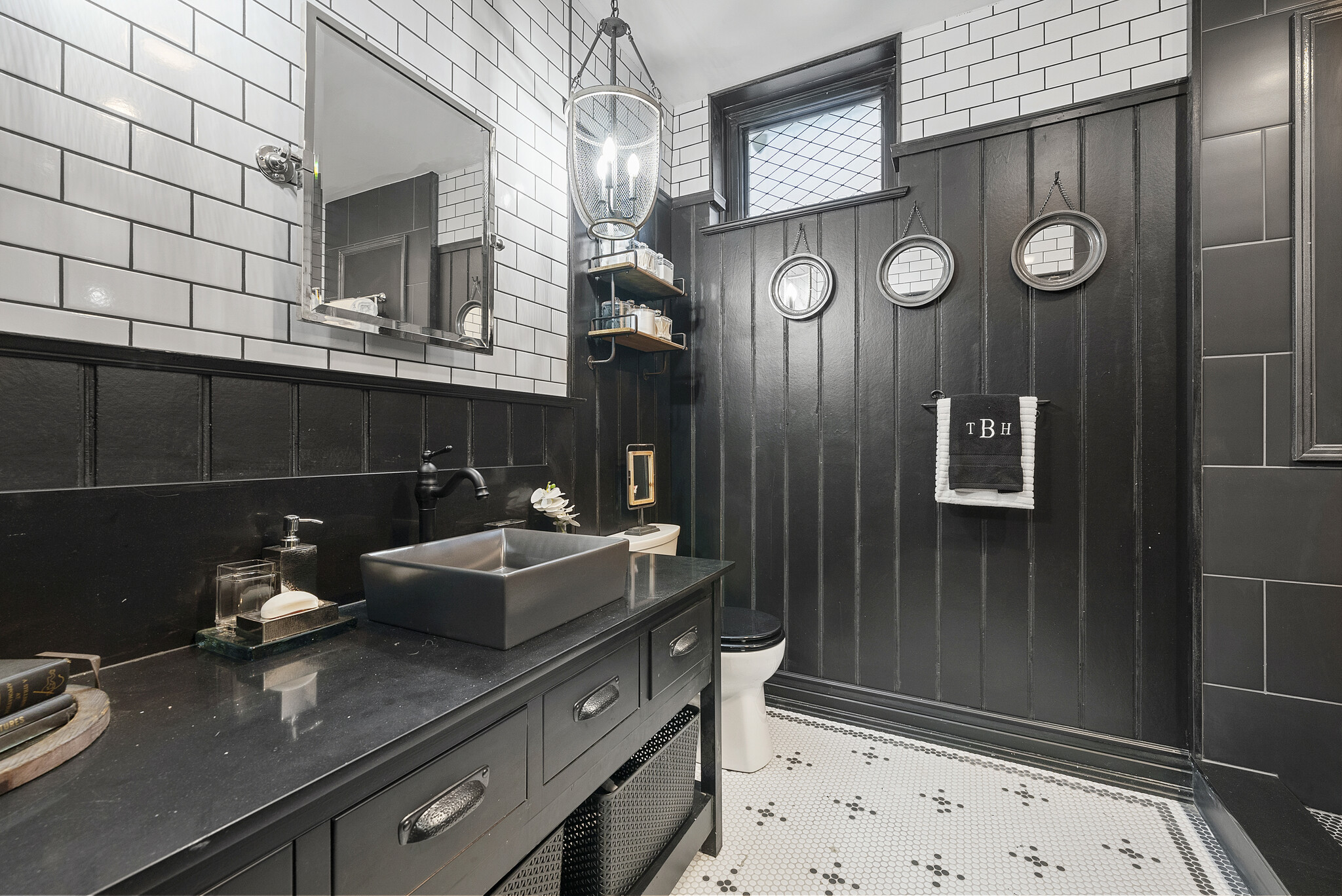 Building Photo - 43 W Markison Ave