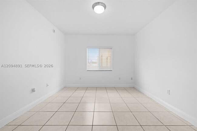 Building Photo - 2429 W 78th St