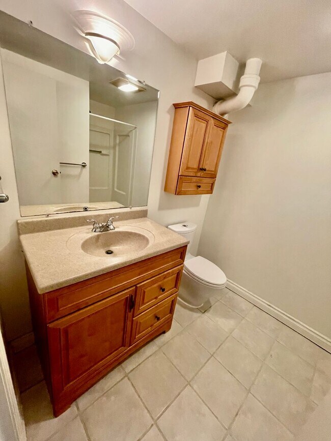 Building Photo - Upgraded 3bd/2bath Laurelhurst Home w/ Pri...
