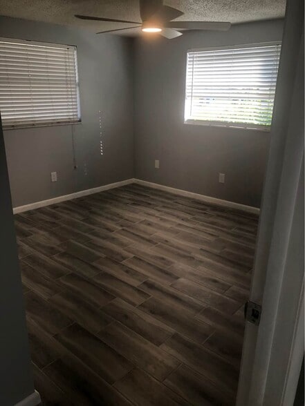 bedroom - 5208 Lloyd St