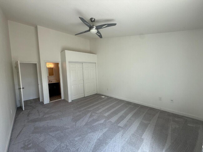 Building Photo - 2503 Levante St