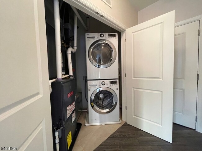 Building Photo - 5 W River Styx Rd