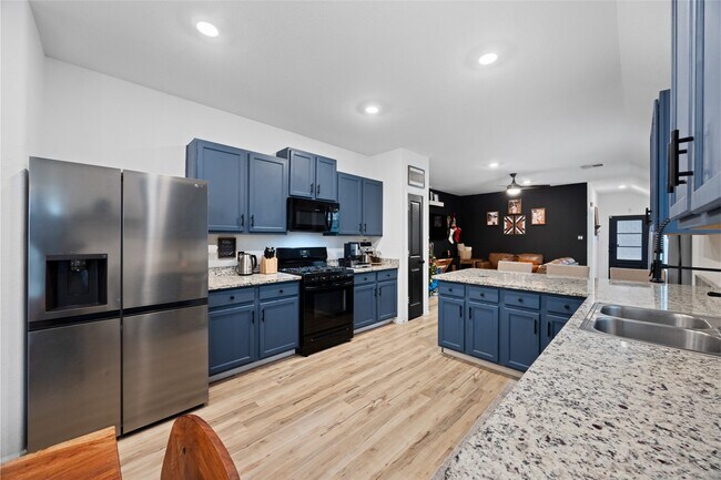 Building Photo - 10417 Pineland Dr