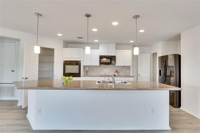 Building Photo - 120 Jasmine Cove