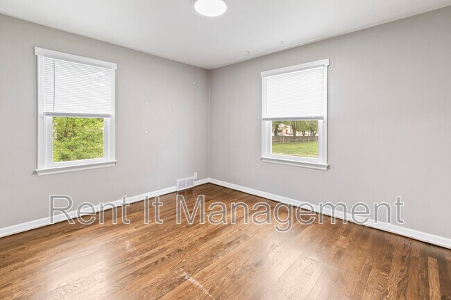 Building Photo - 4841 Pierce St.