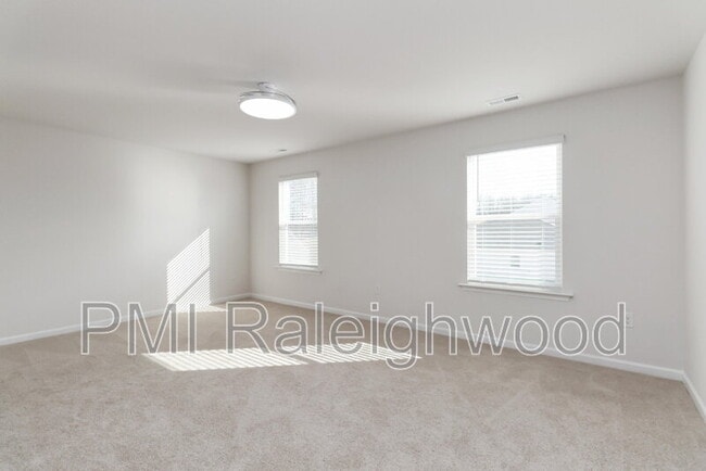 Building Photo - 258 Palm Dr