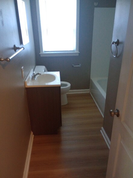 Building Photo - 2143 Admiral Dr