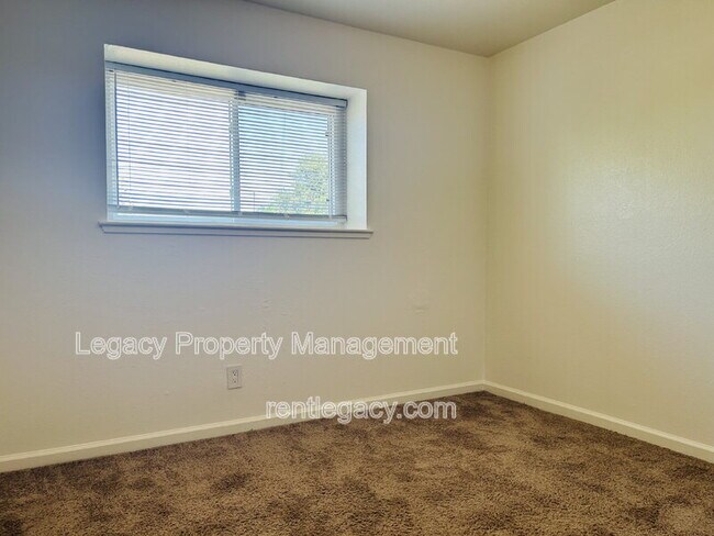 Building Photo - 9012 Alderson Ave