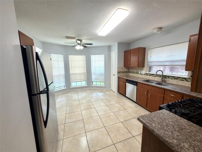 Building Photo - 15518 Evergreen Grove Dr