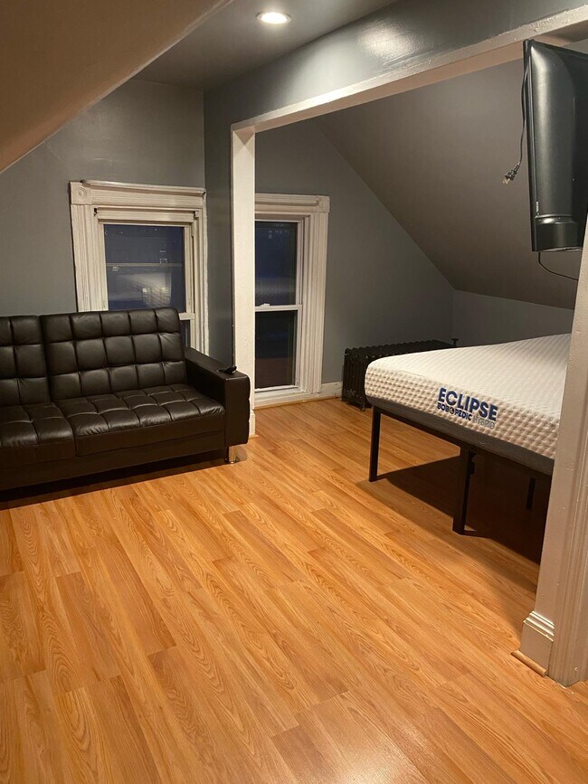 Building Photo - 4524 Richardson Ave