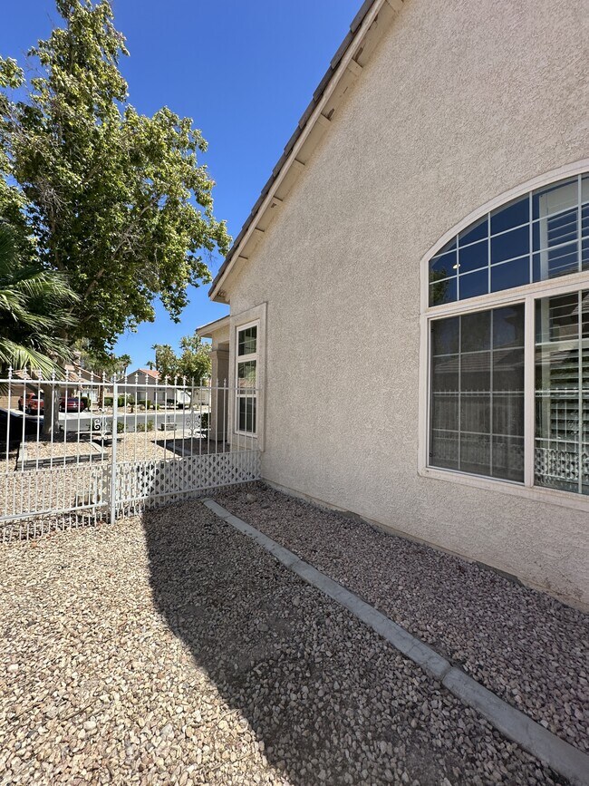 Building Photo - 8317 San Ramon Dr