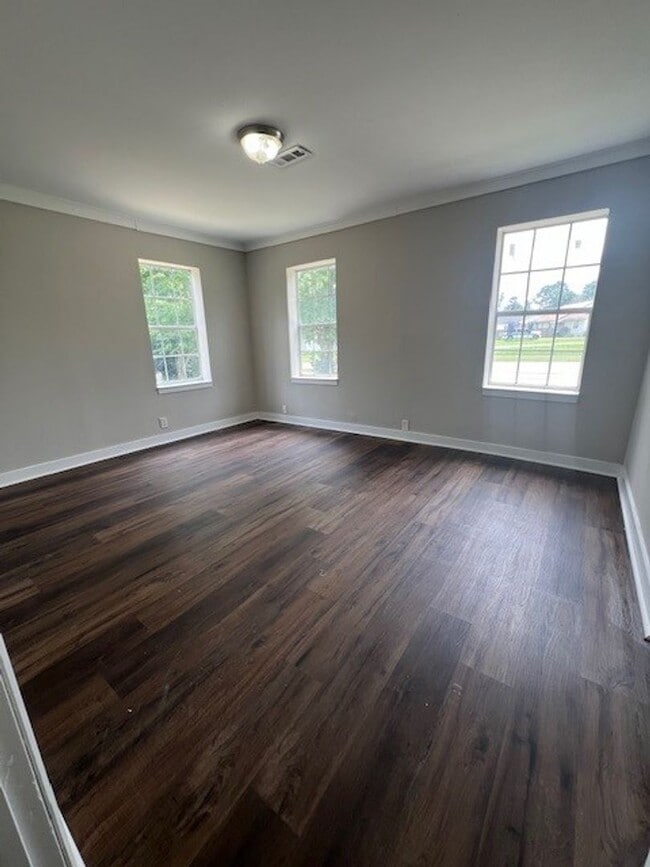 Building Photo - 2 Bedroom, 1 Bathroom Home