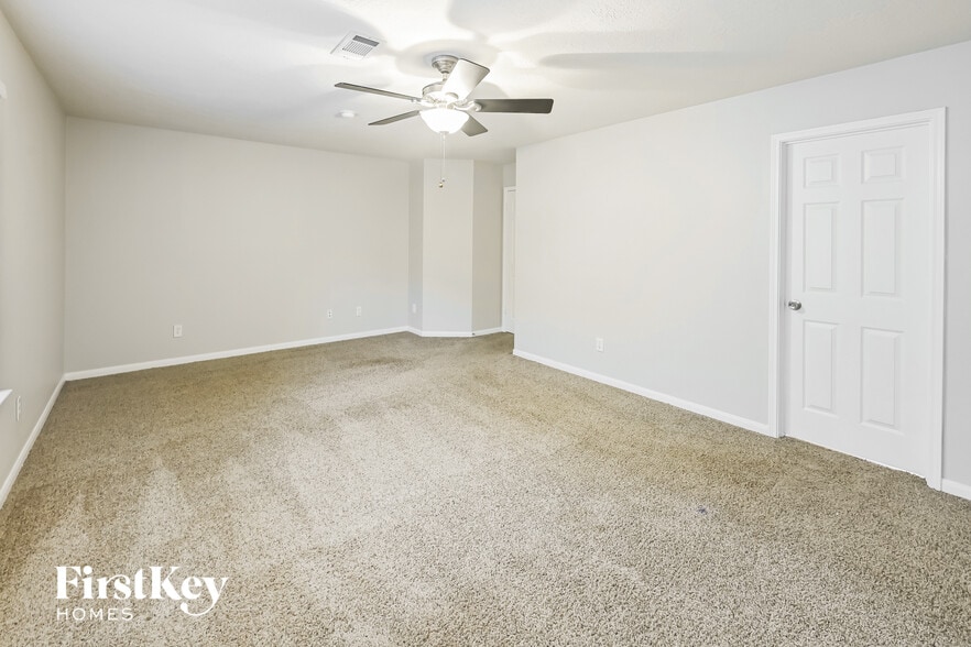 Building Photo - 1402 Green Tree Dr