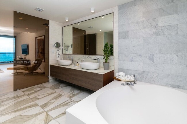 Building Photo - 10201 Collins Ave
