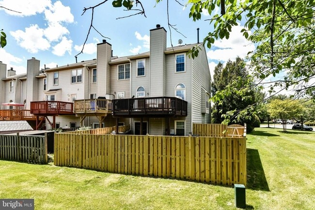 Building Photo - 21820 Leatherleaf Ct