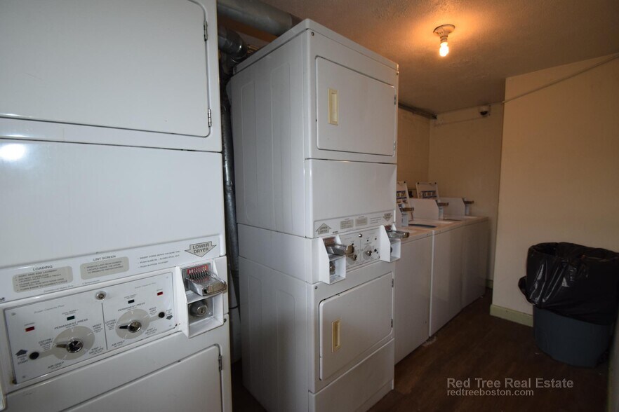 Building Photo - 164 N Beacon St