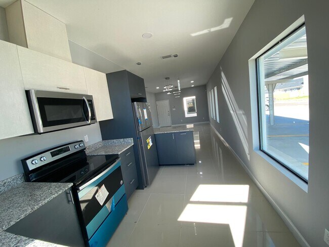 Building Photo - 803 S Los Ebanos Rd