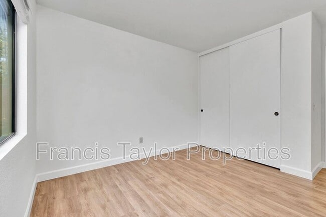 Building Photo - 2182 Firethorn Glen