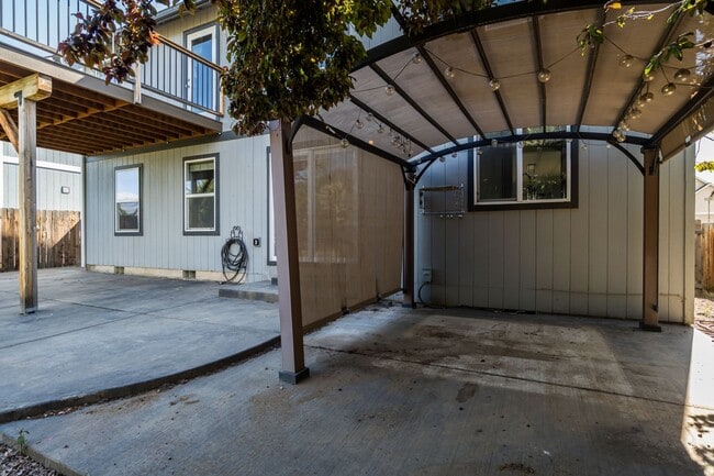 Building Photo - Exquisite 4 Bed, 2.5 Bath Redmond Retreat: Endless Backyard Amenities, Farmhouse Upgrades, and Tr...
