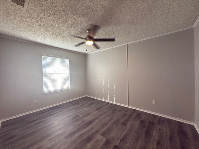 Building Photo - 8910-8910 Greenmound Ave