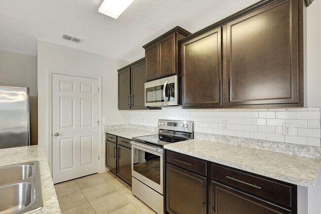 Building Photo - 11181 SW Sophronia St