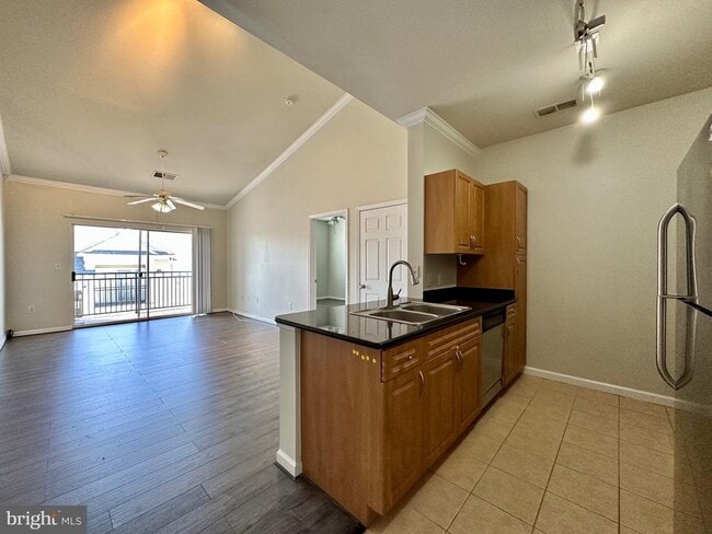Building Photo - 12925 Centre Park Cir