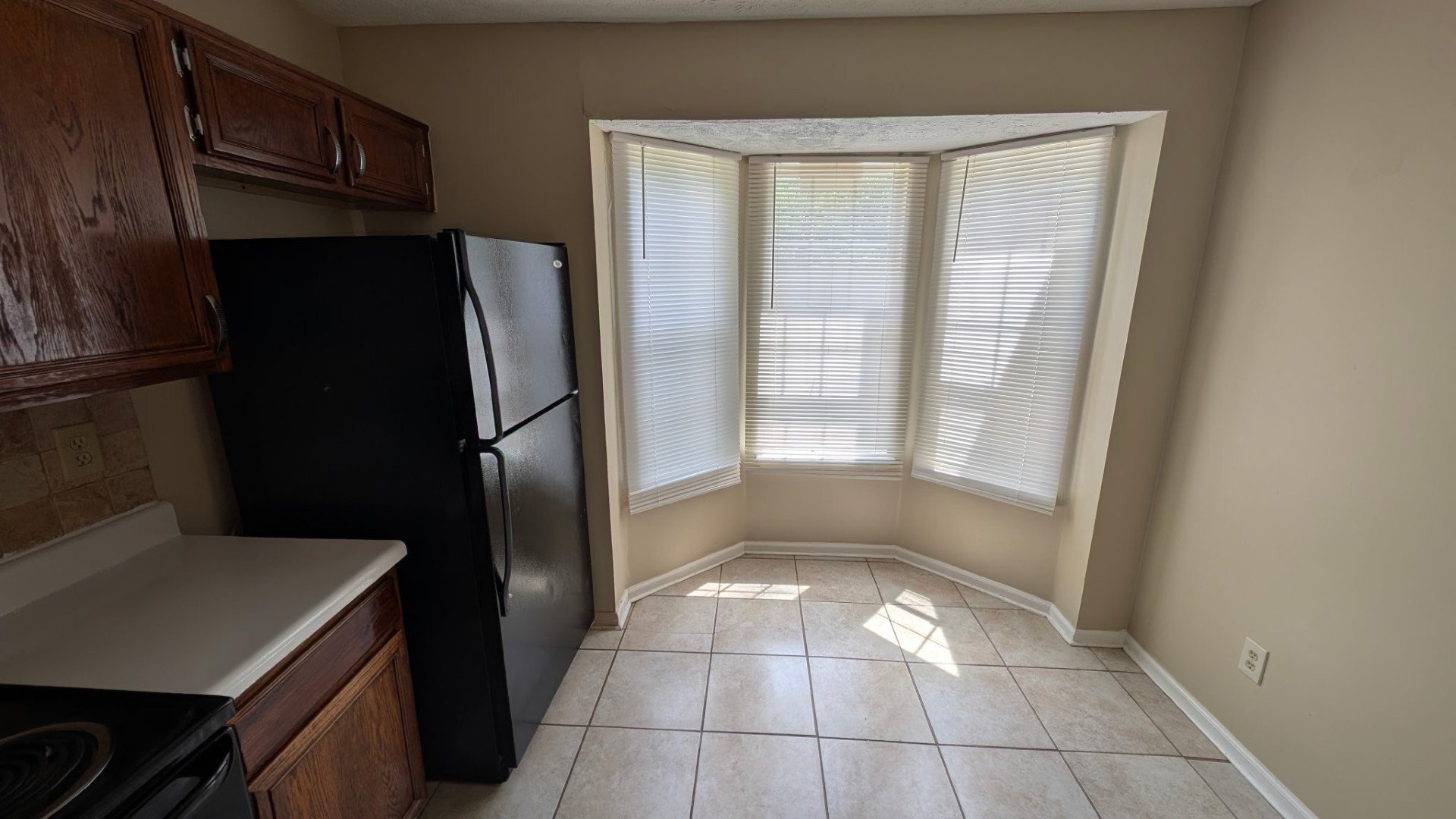 Building Photo - 3909 Meadow Creek Dr