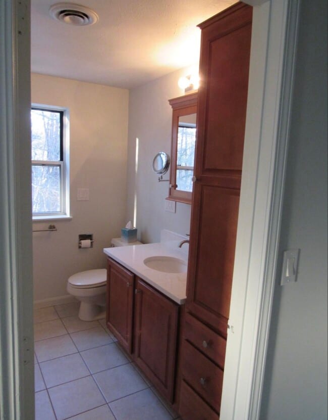 Building Photo - 2 Arabian Ct