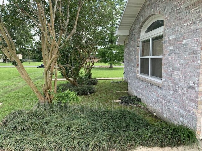 Building Photo - 989 Country Ridge Rd