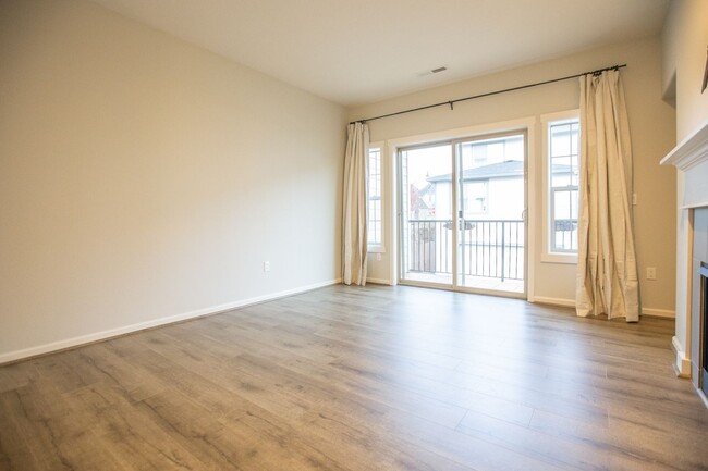 Building Photo - New Price !! Move In Special !! 2 Master S...