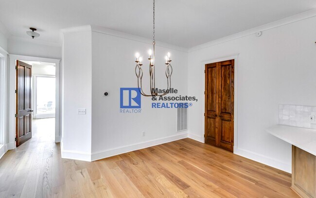 Building Photo - 1418 Windrose Dr