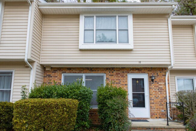 Primary Photo - Renovated Townhome Near UNC, Downtown, fle...