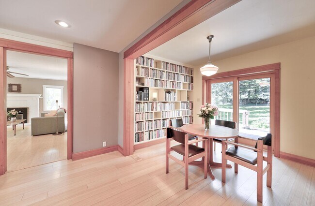 Building Photo - Beautiful Craftsman Bungalow on the edge of the Historic Fort Russell Dristrict