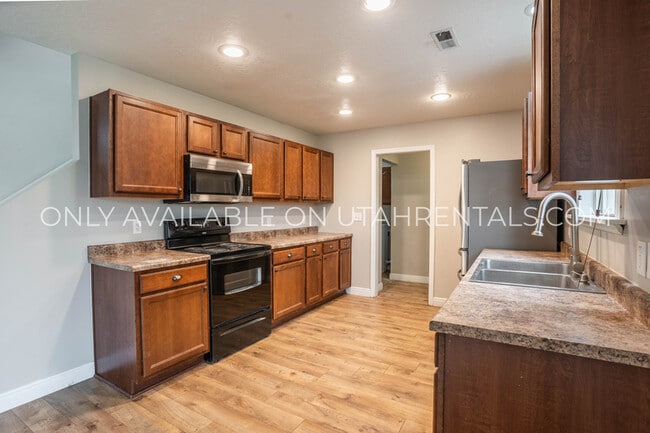Building Photo - 1787 W 550 N